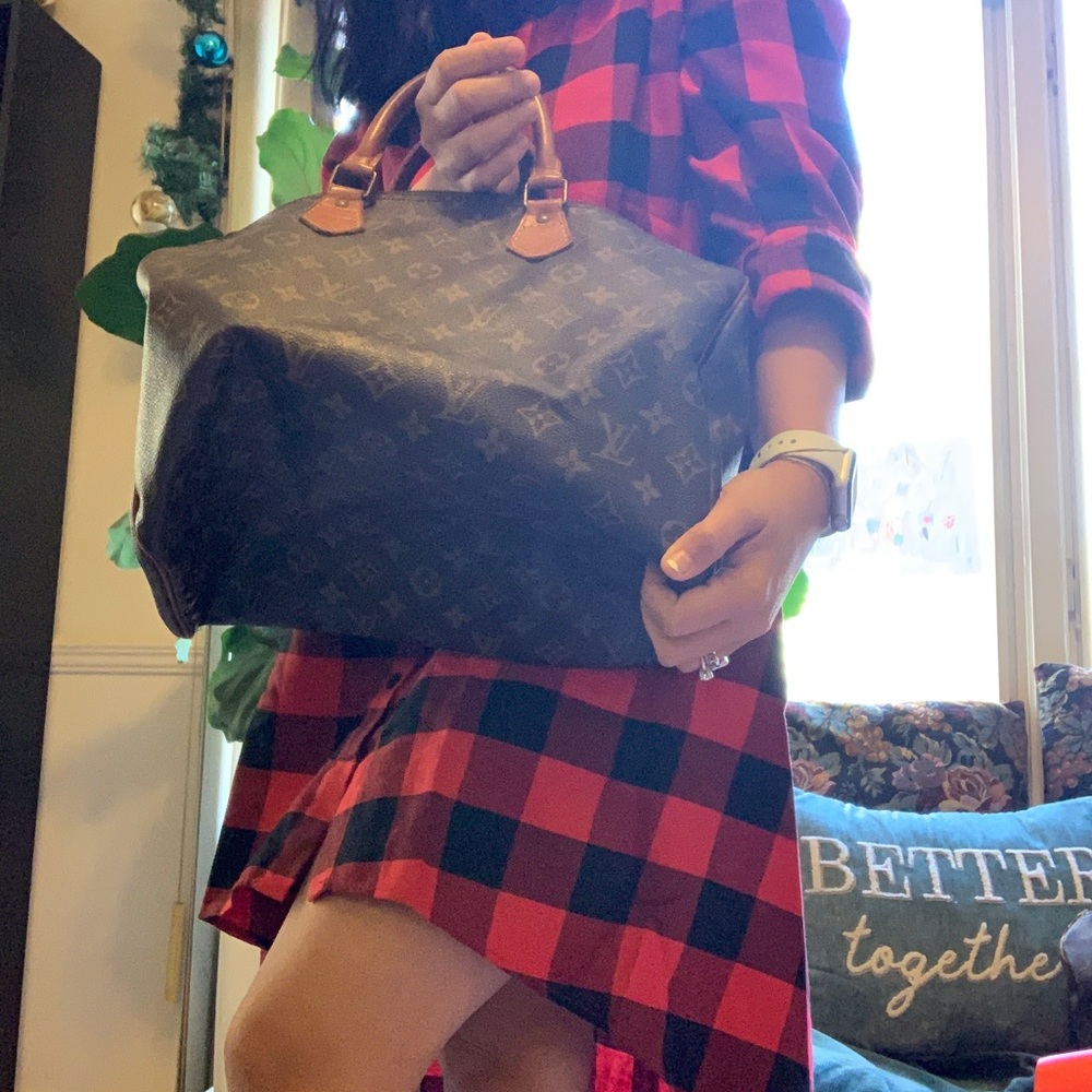 An Authentic Louis Vuitton Speedy 35 Brown Monogram perfect for every day use!